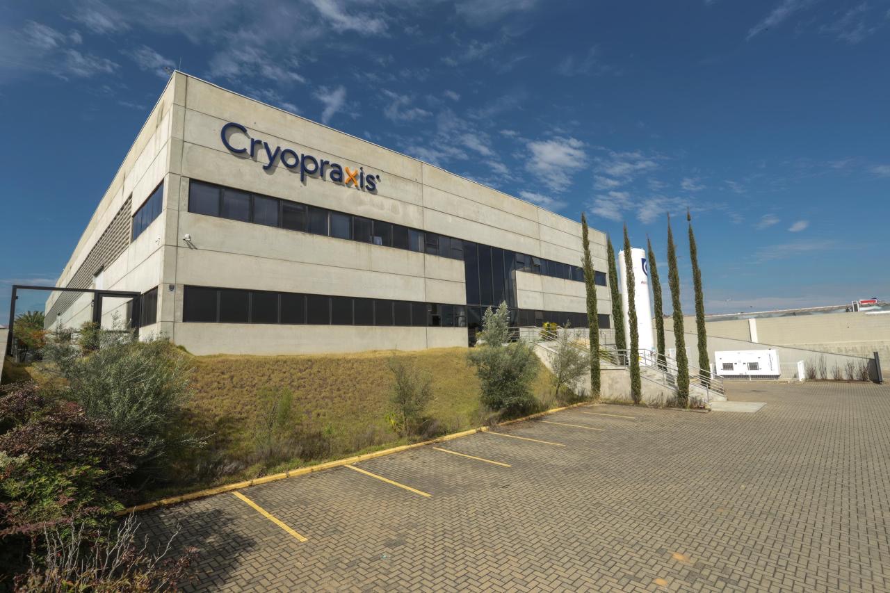 Cryopraxis advanced therapy facility exterior in Brazil