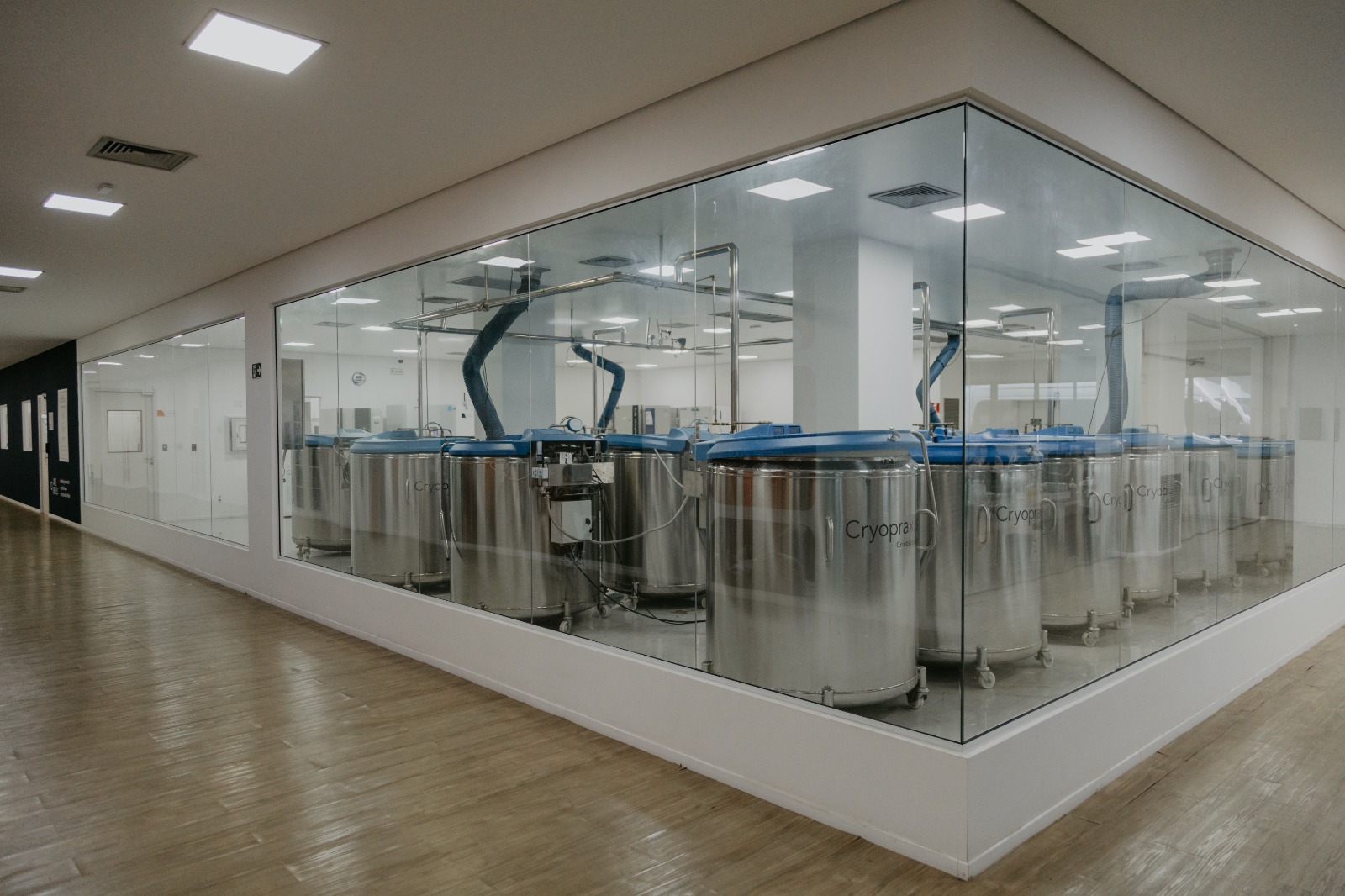 Cryopraxis cryopreservation suite with controlled vapor-phase nitrogen tanks